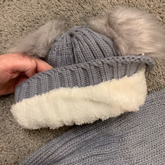 NWT White Fur lined Pom Pom Beanie w/ Scarf Set - Picture 4 of 5